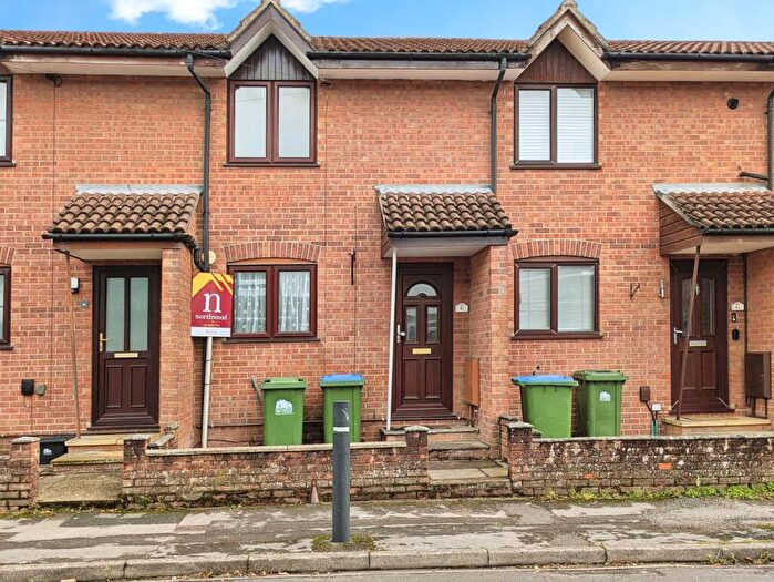 1 Bedroom Terraced House To Rent In Chapel Crescent, SO19