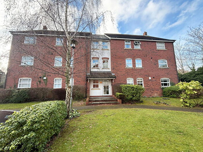 3 Bedroom Flat For Sale In Fazeley Close, Solihull, B91