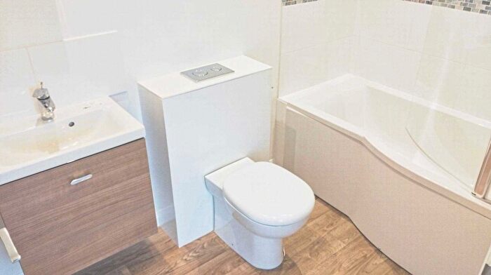 2 Bedroom Flat To Rent In Town Centre, Hatfield, AL10