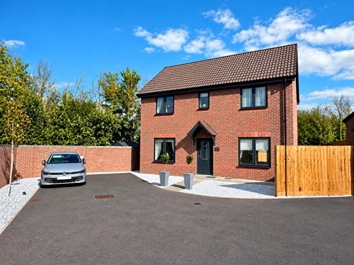 3 Bedroom Detached House For Sale In Elmwood Drive, Exeter, EX5