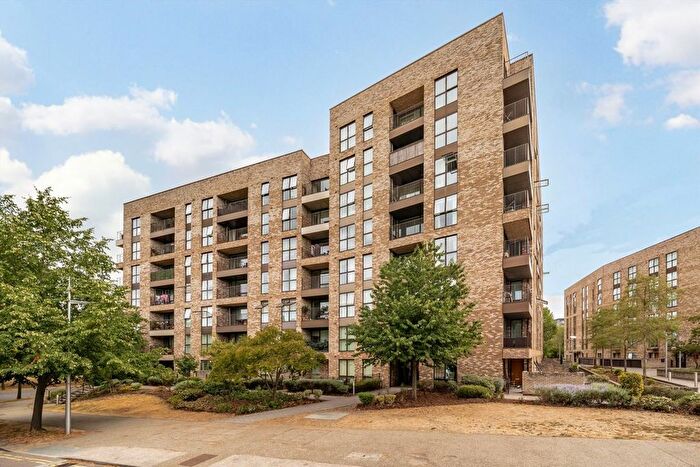 2 Bedroom Flat For Sale In Lakeside Drive, Park Royal, NW10