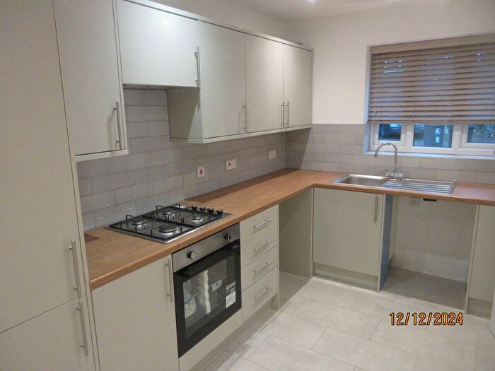 3 Bedroom End Of Terrace House To Rent In Chandos Close, Buckhurst Hill, IG9