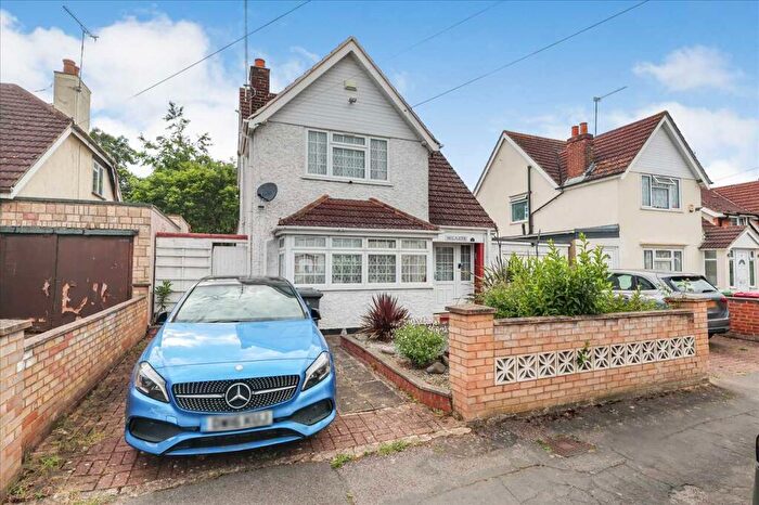 3 Bedroom Detached House For Sale In Pitts Road, Slough, SL1