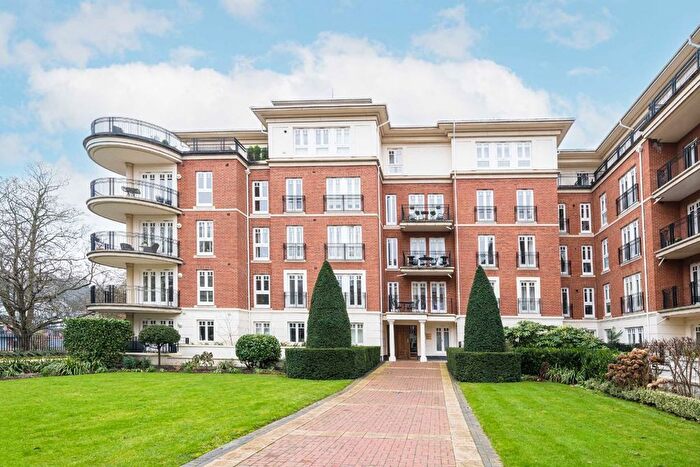 3 Bedroom Flat To Rent In Clevedon Road, Twickenham, TW1