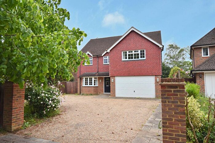 6 Bedroom Detached House To Rent In Midway, Walton-On-Thames, KT12
