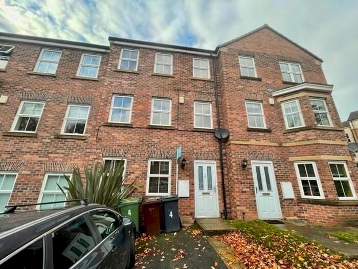 4 Bedroom Terraced House To Rent In Beech Drive, Leeds, LS14