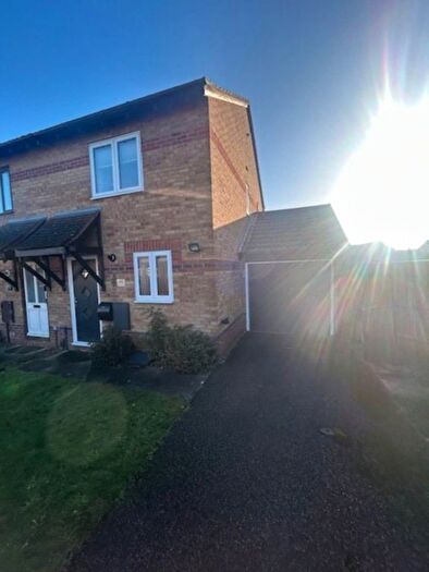 Semi-Detached House To Rent In Spruce Drive, Bicester, OX26