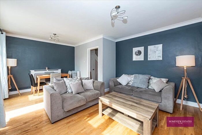 3 Bedroom Flat To Rent In Cavendish Close, Cavendish Road, London, NW6
