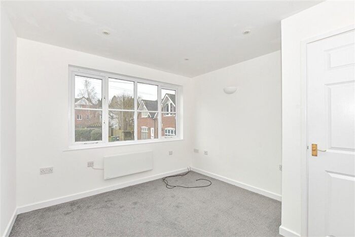 2 Bedroom Flat For Sale In Framfield Road, Uckfield, East Sussex, TN22