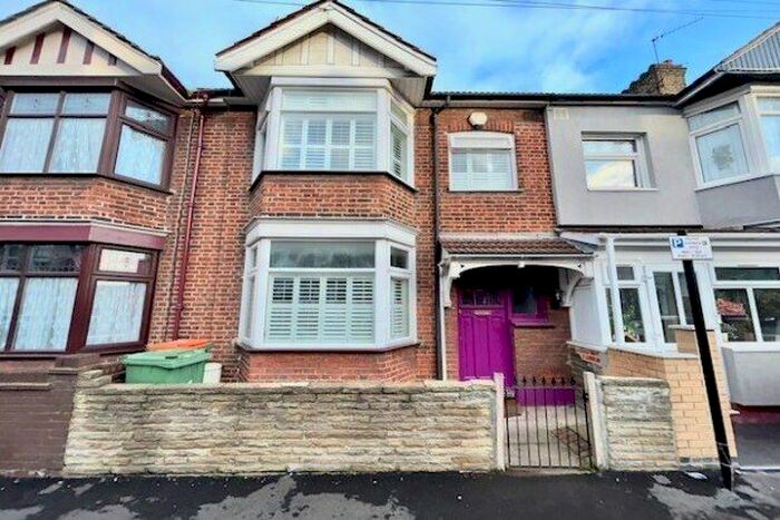 3 Bedroom Property To Rent In Calverton Road, London, E6