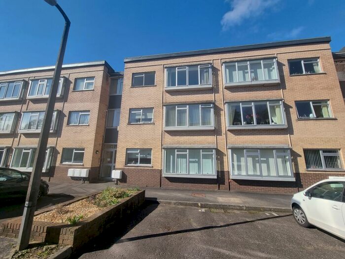 2 Bedroom Apartment To Rent In Long Oaks Court, Sketty, SA2