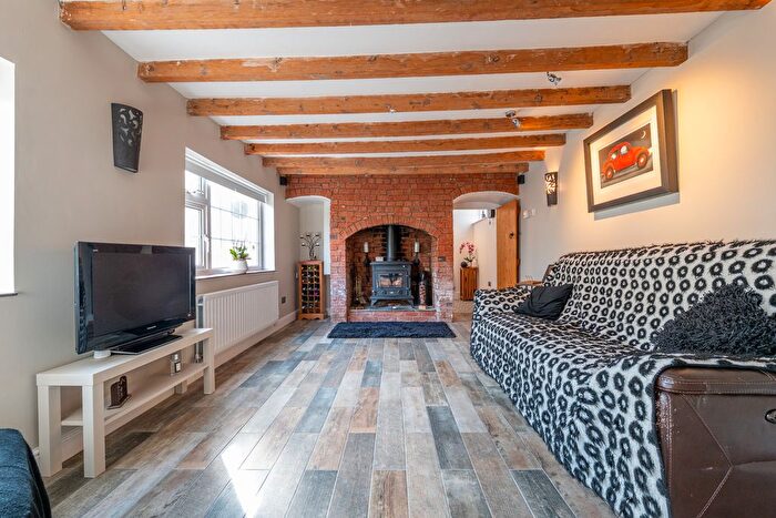 3 Bedroom Detached House For Sale In Wales Lane, Barton-Under-Needwood, DE13