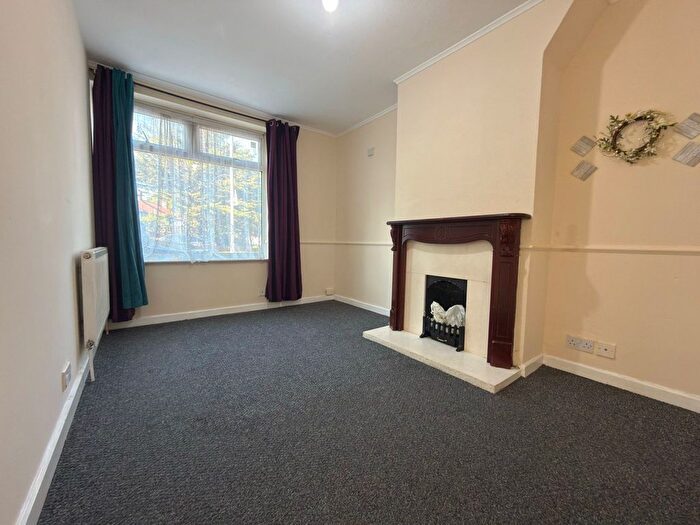 5 Bedroom Semi Detached House To Rent In Dagenham, RM9