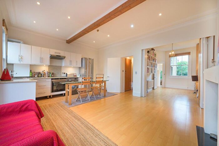 2 Bedroom Flat For Sale In Ingham Road, West Hampstead, NW6