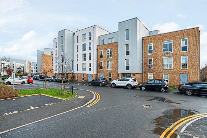 2 Bedroom Flat For Sale In Addlestone, Surrey, KT15