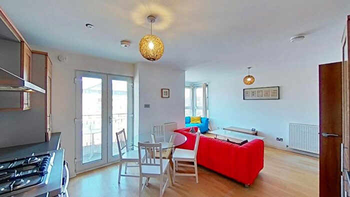 2 Bedroom Flat To Rent In Portland Gardens, Edinburgh, Midlothian, EH6