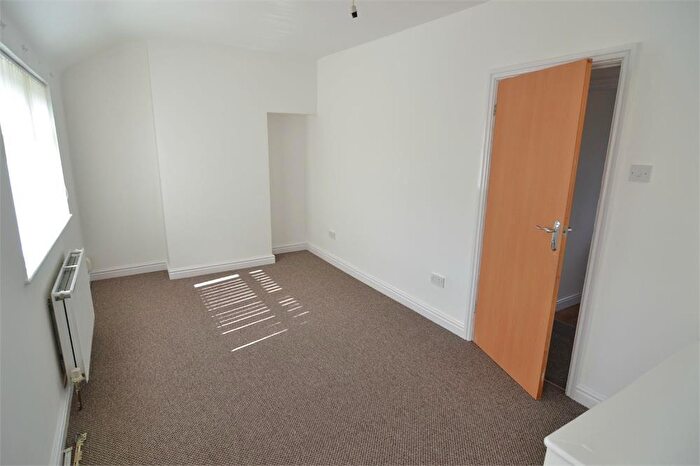 2 Bedroom Semi-Detached House For Sale In Glenwood Close, Little Sutton, Cheshire, CH66