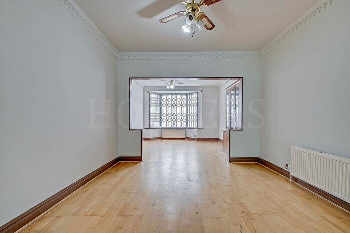 3 Bedroom Terraced House For Sale In West Way, London, NW10