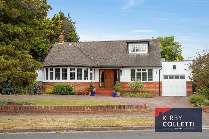 3 Bedroom Detached Bungalow For Sale In Carnaby Road, Broxbourne, EN10