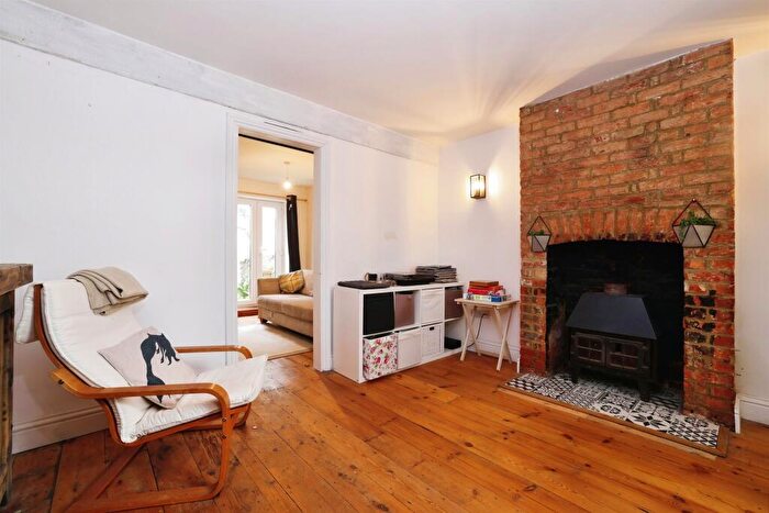 1 Bedroom House To Rent In New Road, Calne, SN11