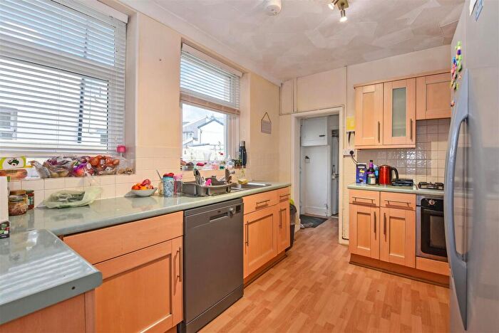 4 Bedroom Terraced House To Rent In Lawn Terrace, CF37