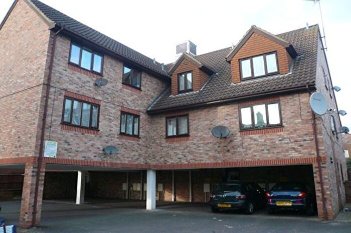 1 Bedroom Flat To Rent In Moorstown Court, Slough, SL1