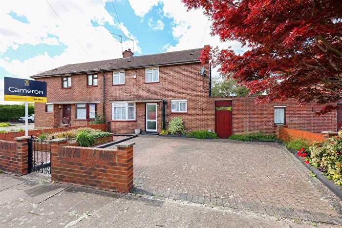 3 Bedroom Semi-Detached House For Sale In Beech Close, West Drayton, UB7