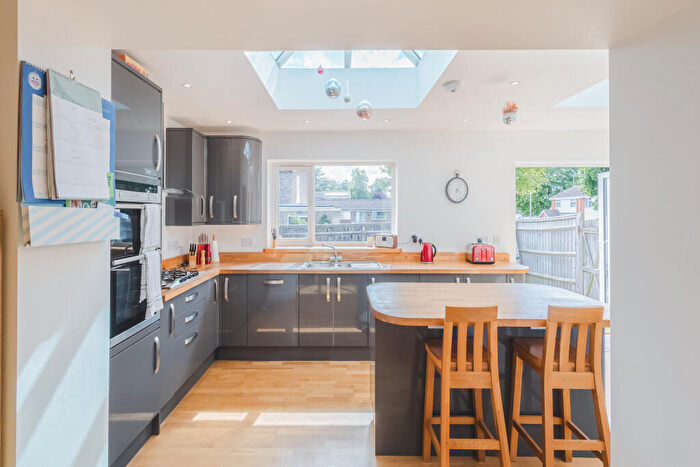 5 Bedroom Semi Detached House For Sale In Sams Lane, Blunsdon, Swindon, SN26