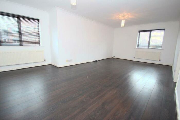 3 Bedroom Flat To Rent In Village Heights, Gateshead, NE8