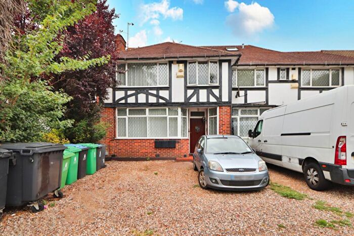 2 Bedroom Flat To Rent In Malden Road, Worcester Park, KT4