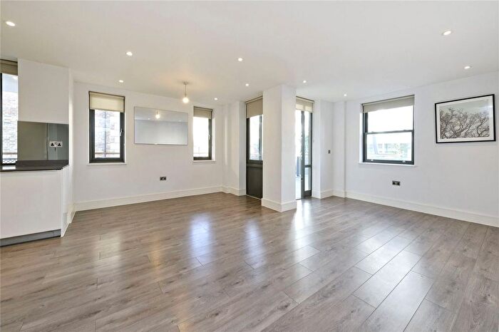 1 Bedroom Flat For Sale In Albany Court, Spring Grove, Chiswick, W4