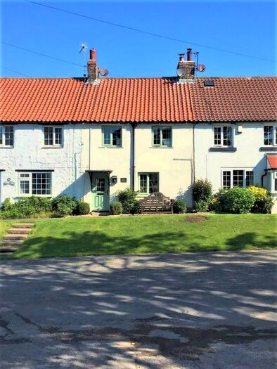 3 Bedroom Cottage For Sale In Main Street, Gristhorpe, Filey, YO14