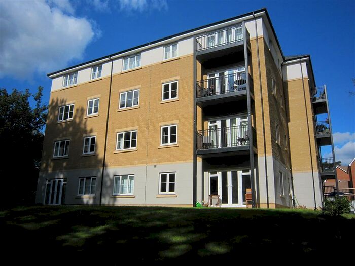 2 Bedroom Flat To Rent In Renfields, Haywards Heath, RH16