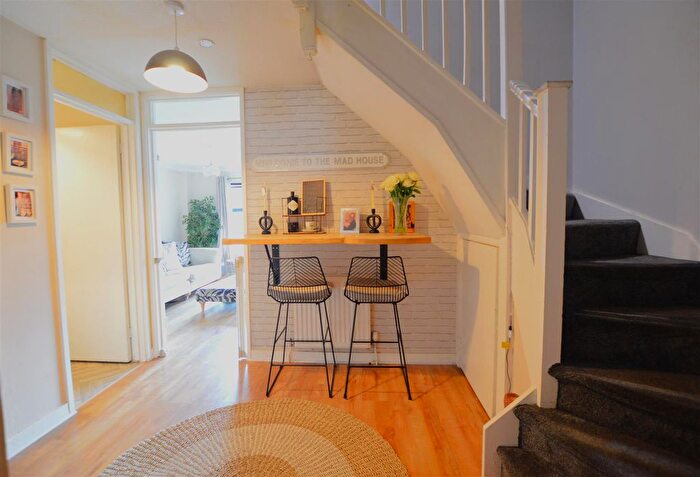 2 Bedroom Flat For Sale In Langtons Meadow, Farnham Common, Slough, SL2