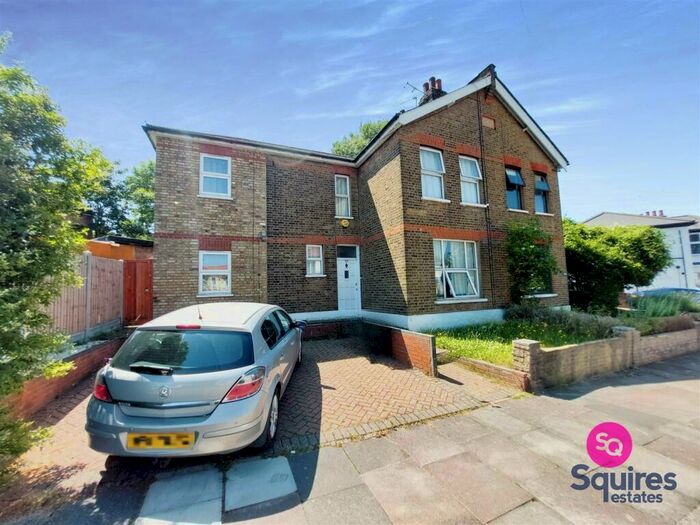 4 Bedroom Semi-Detached House To Rent In Long Lane, Finchley, N2