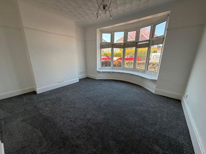 2 Bedroom Flat To Rent In Park Avenue, Porthcawl, CF36