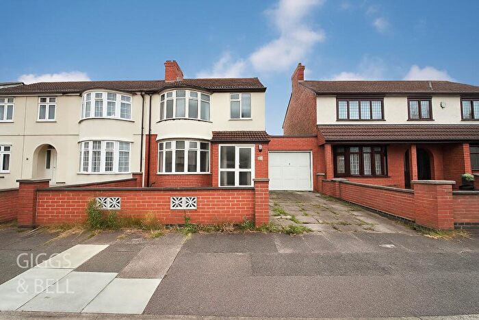 3 Bedroom Semi-Detached House For Sale In High Mead, Luton, Bedfordshire, LU3