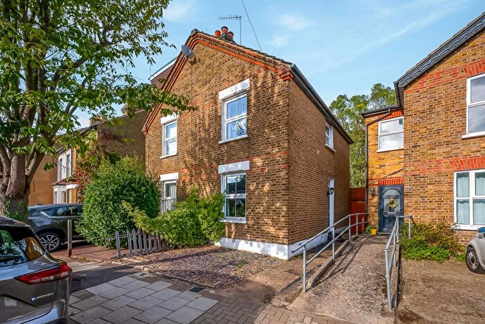 2 Bedroom Semi-Detached House For Sale In Aylesbury Road, Bromley South, BR2