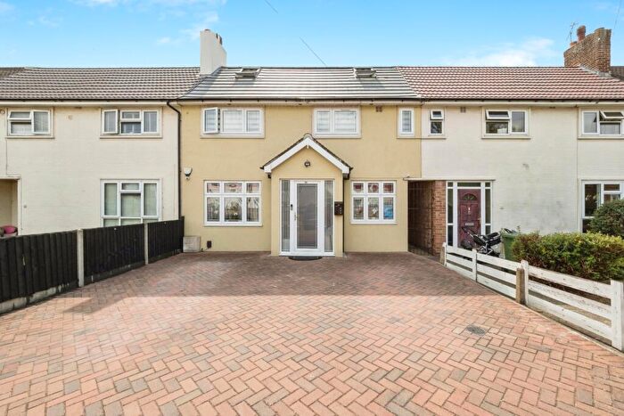 4 Bedroom Terraced House For Sale In Anson Close, Romford, RM7
