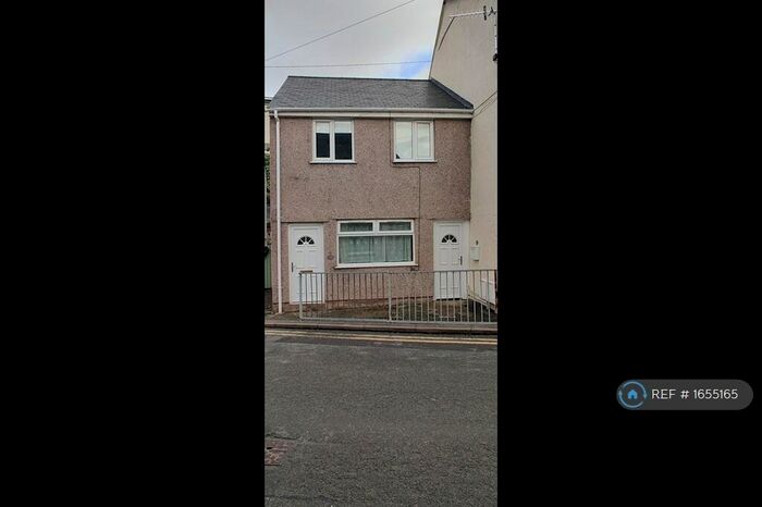 3 Bedroom Detached House To Rent In Church Street, Glan Conwy, LL28