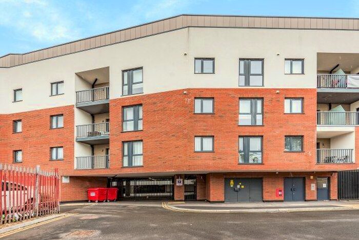 1 Bedroom Property To Rent In Lyons Way, Slough, SL2