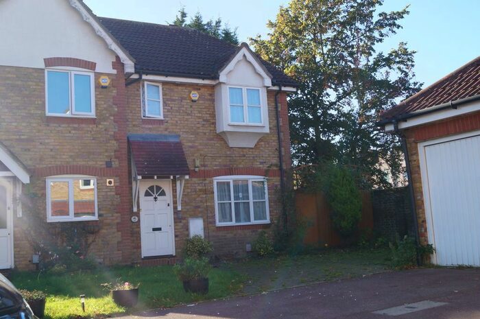 3 Bedroom End Of Terrace House To Rent In Heathfield Park Drive, Chadwell Heath, RM6