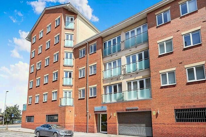 2 Bedroom Flat To Rent In Wincolmlee, Hull, HU2