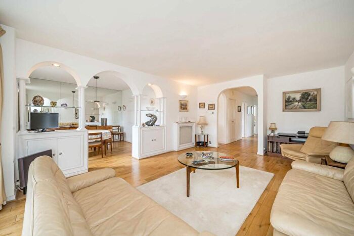 3 Bedroom Flat To Rent In Hall Road, St. John's Wood, NW8