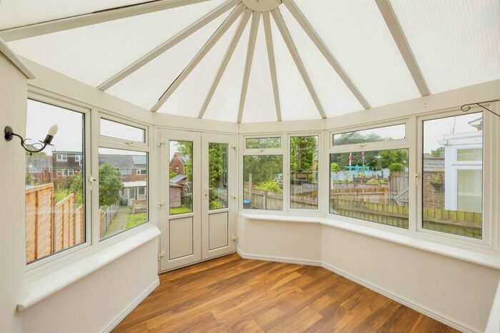 3 Bedroom End Of Terrace House For Sale In Leylands Road, Burgess Hill, RH15