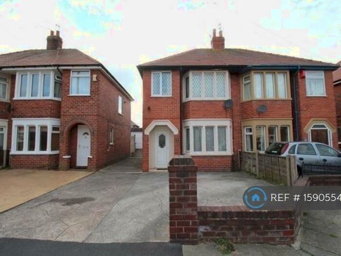 3 Bedroom Semi-Detached House To Rent In Fitzroy Road, Blackpool, FY2
