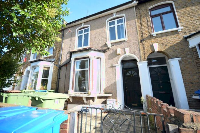 5 Bedroom House To Rent In Hollydale Road, Peckham, SE15