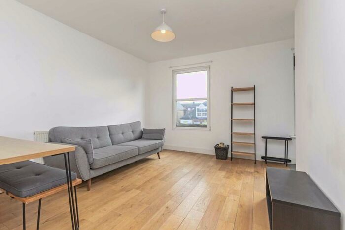 1 Bedroom Flat To Rent In Coldharbour Lane, Camberwell, SE5