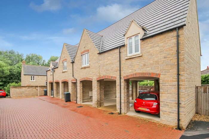 2 Bedroom Flat To Rent In Willowbank, Witney, OX28