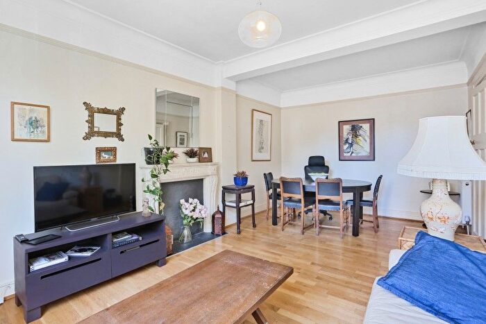 2 Bedroom Flat To Rent In Church Close, Kensington Church Street, London, W8